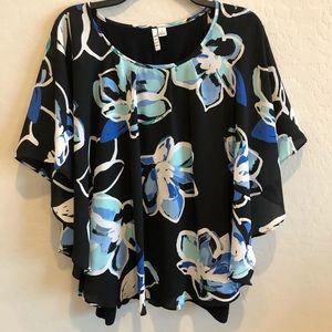 Elle Flowing Blouse!  XL, Great Condition!  Pretty